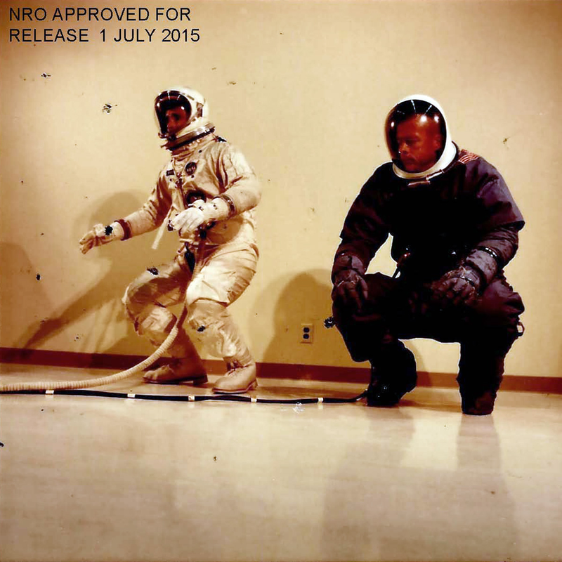 Illustration for article titled Newly Declassified Photos Show The Crewed USAF Spy Spacecraft That Almost Was
